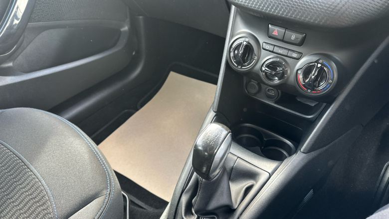 Peugeot 208 1.2 PureTech 82 Signature 5dr [Start Stop] Petrol Hatchback